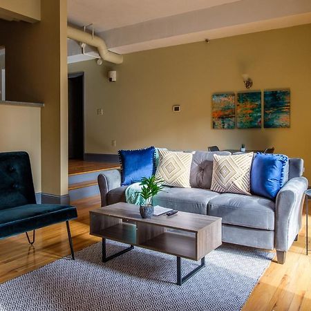 Frontdesk 2015 East 4Th Street Apts Downtown Cleveland Apartman Kültér fotó